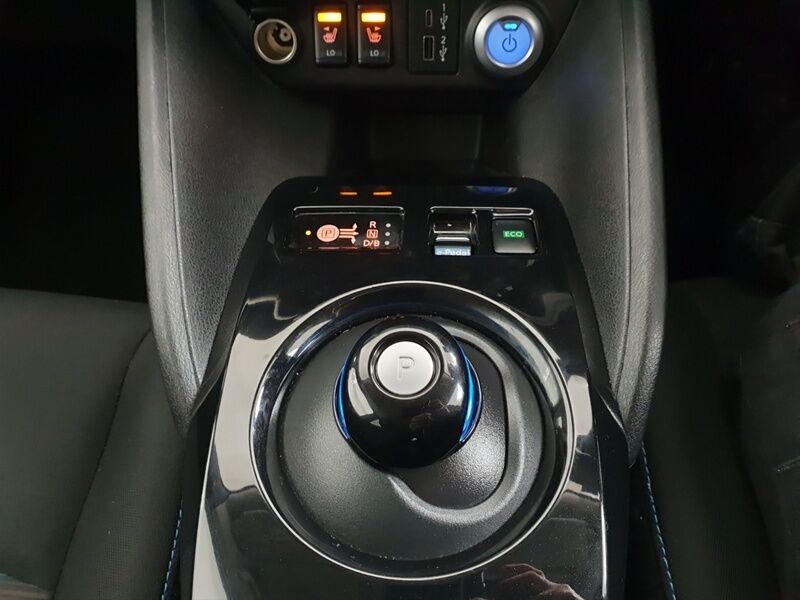 More views of Nissan Leaf