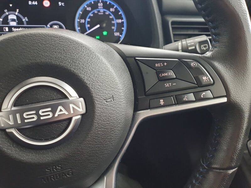 More views of Nissan Leaf