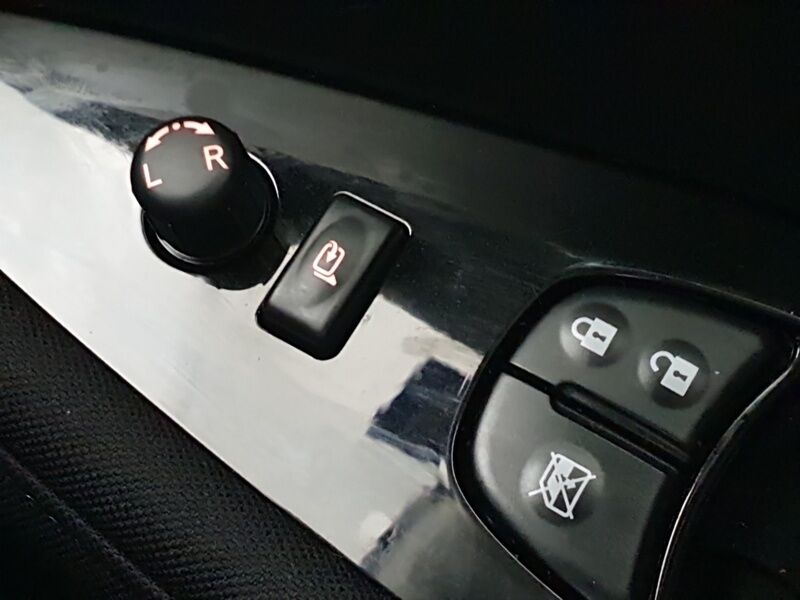 More views of Nissan Leaf