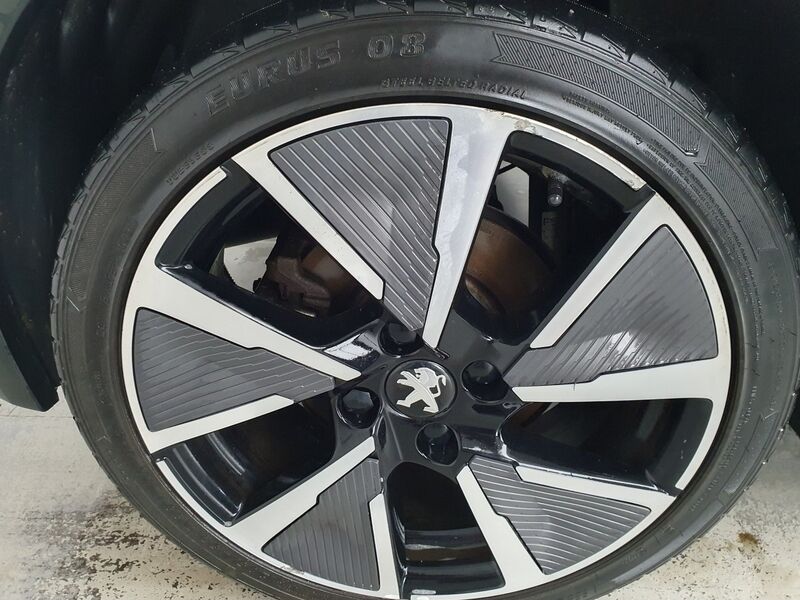 More views of Peugeot 208