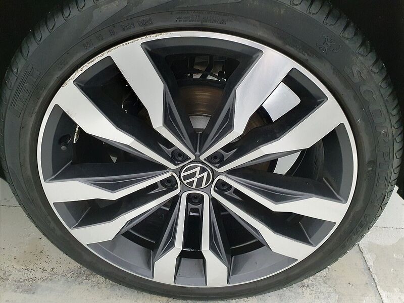 More views of Volkswagen Tiguan Allspace