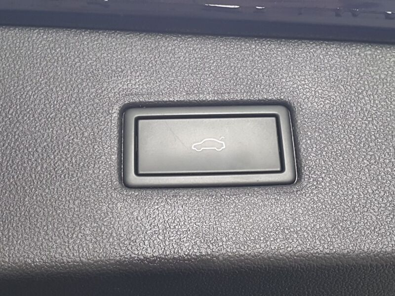 More views of Volkswagen Tiguan Allspace