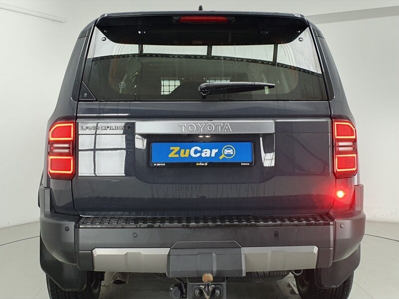 More views of Toyota Land Cruiser