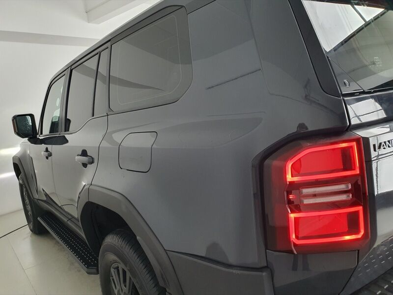 More views of Toyota Land Cruiser