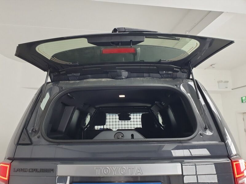 More views of Toyota Land Cruiser