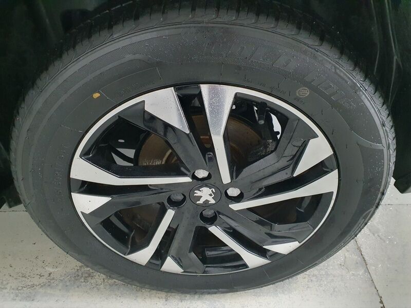 More views of Peugeot 2008