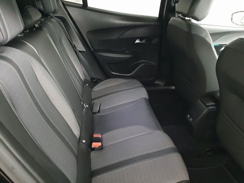 More views of Peugeot 2008