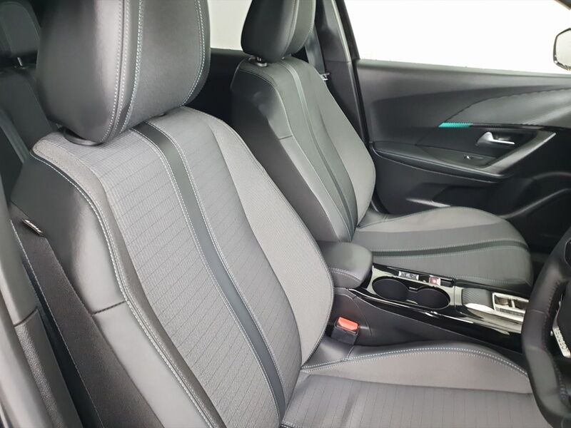 More views of Peugeot 2008