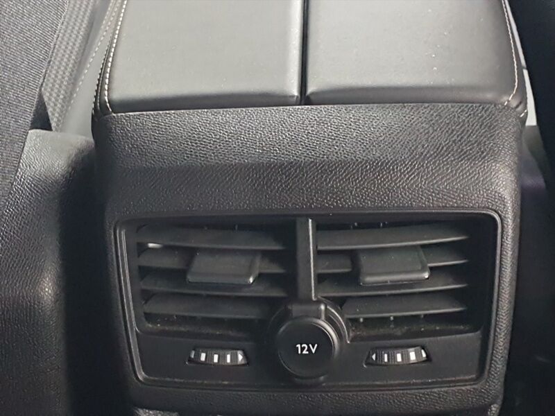 More views of Peugeot 3008