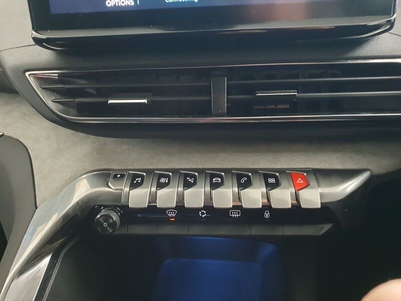 More views of Peugeot 3008