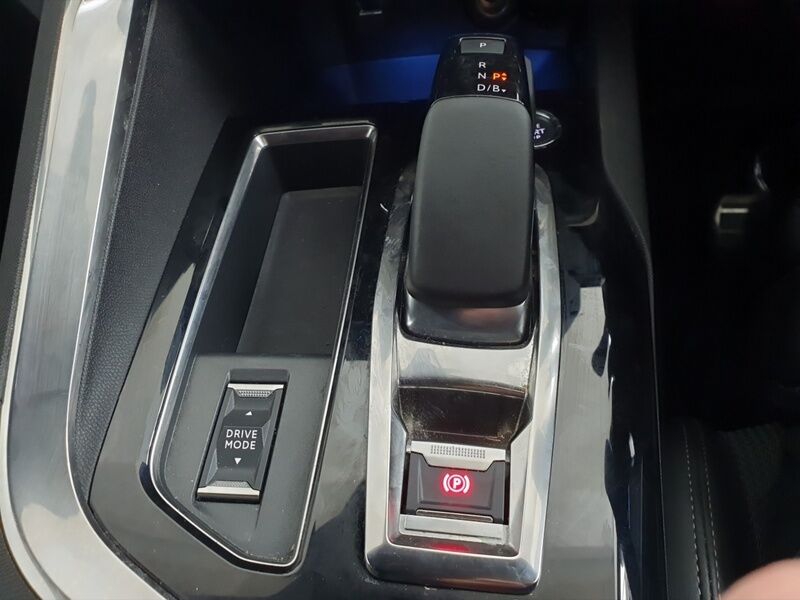 More views of Peugeot 3008