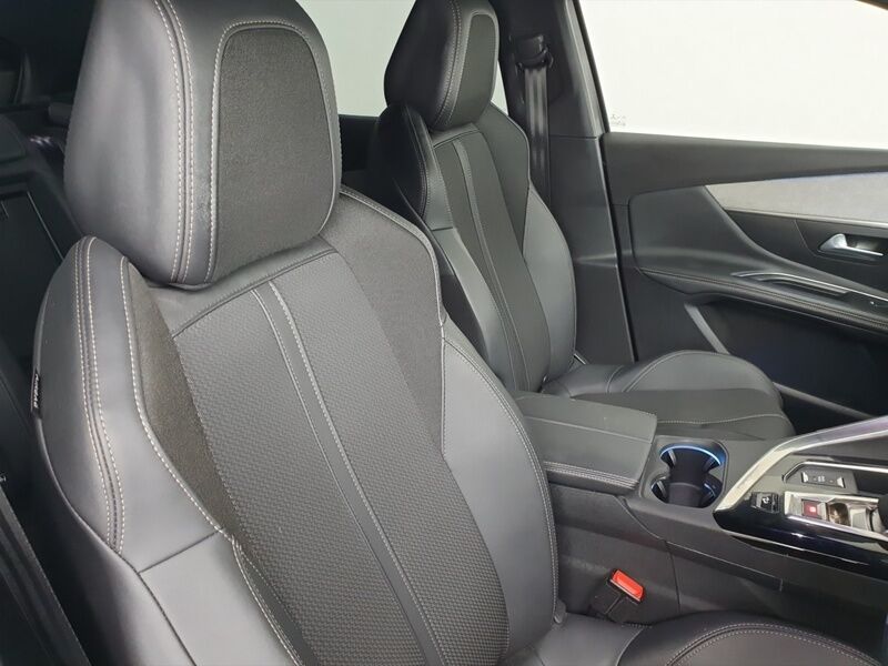 More views of Peugeot 3008