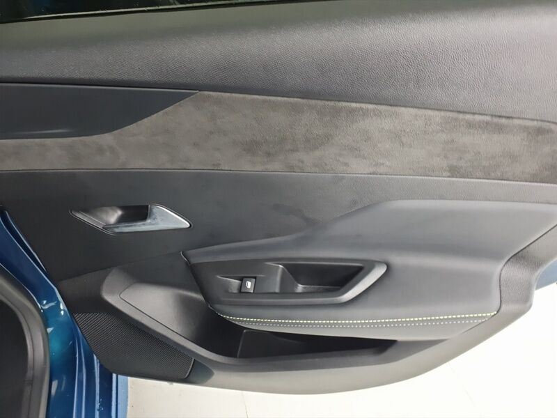 More views of Peugeot 308