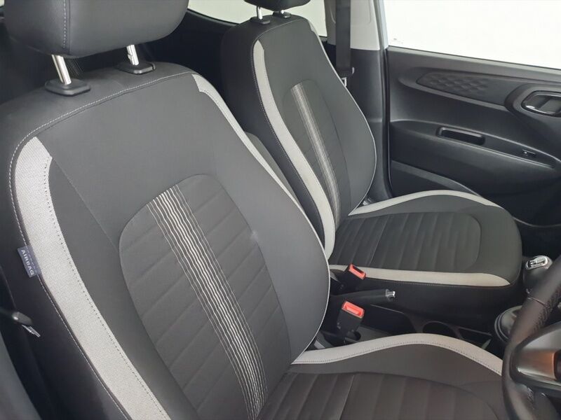 More views of Hyundai i10