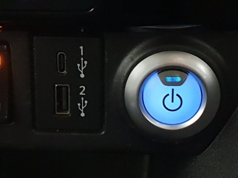 More views of Nissan Leaf