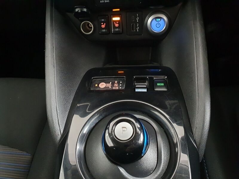 More views of Nissan Leaf