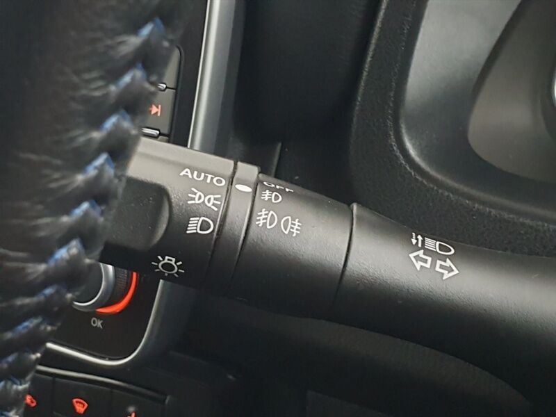 More views of Nissan Leaf