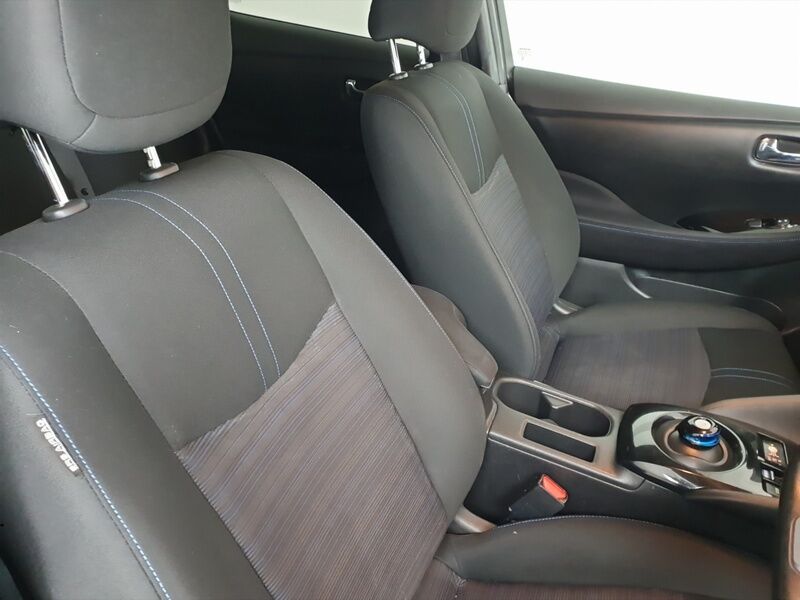 More views of Nissan Leaf