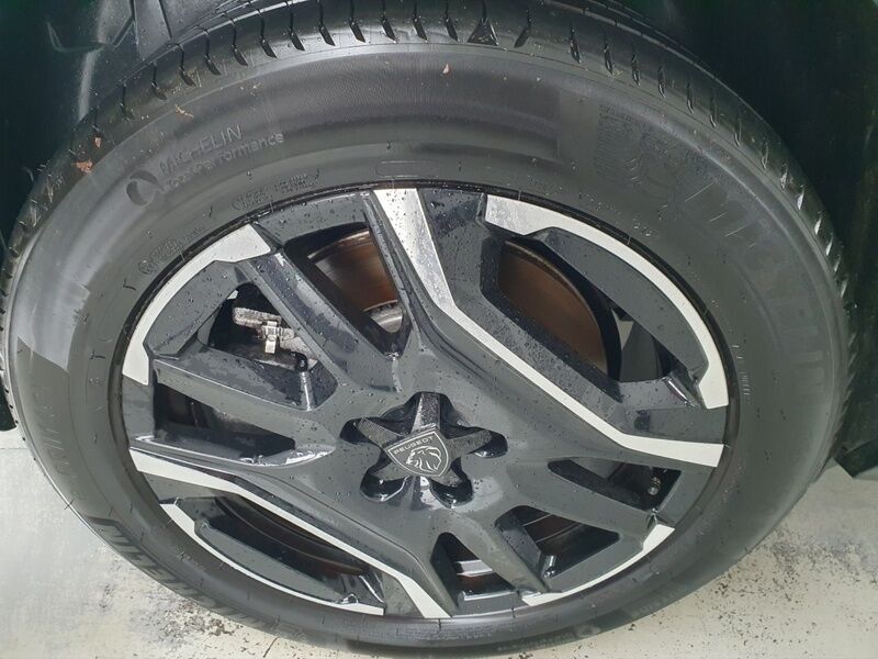 More views of Peugeot 3008