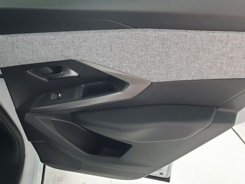 More views of Peugeot 3008