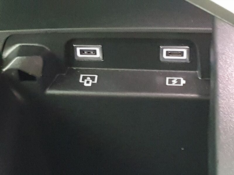 More views of Peugeot 3008