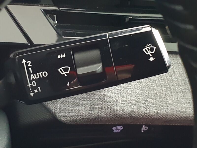 More views of Peugeot 3008