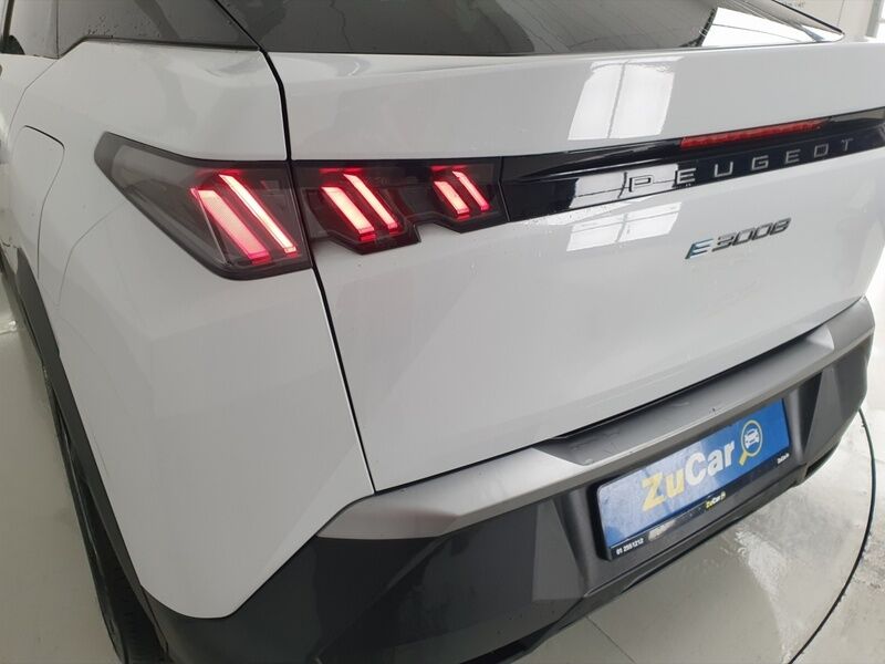 More views of Peugeot 3008