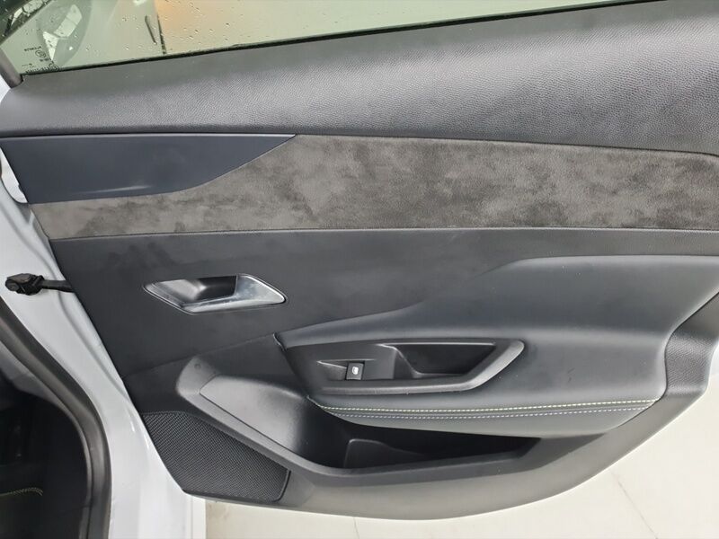 More views of Peugeot 308