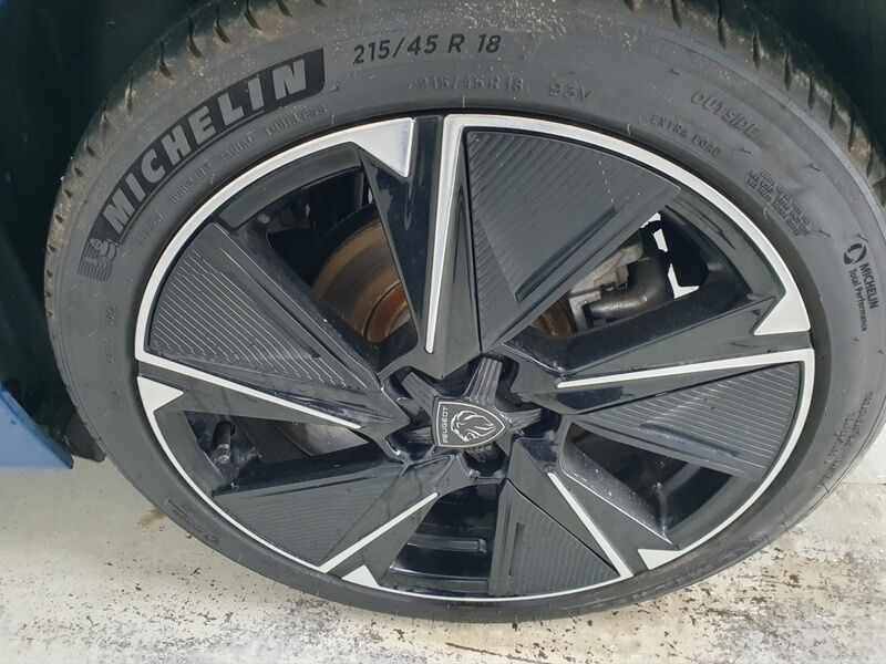 More views of Peugeot 308