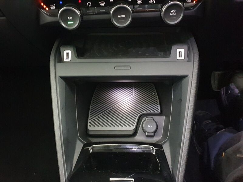 More views of Citroen e-C4