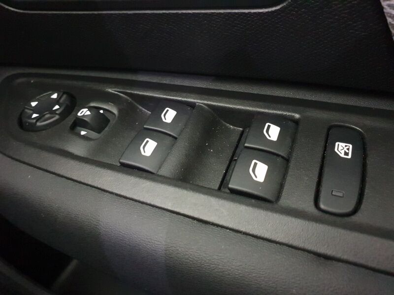 More views of Citroen e-C4