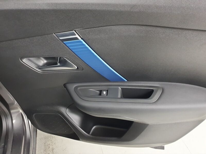 More views of Citroen e-C4 X