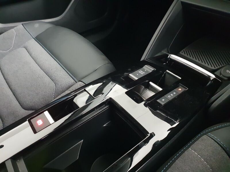 More views of Citroen e-C4 X