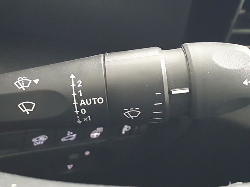 More views of Citroen e-C4 X