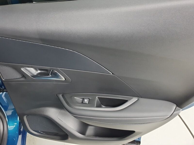 More views of Peugeot 2008