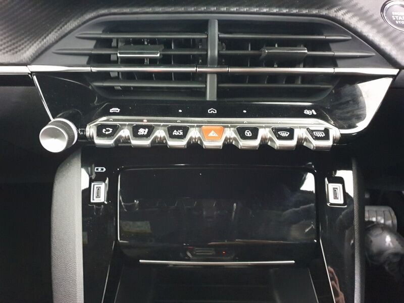 More views of Peugeot 2008