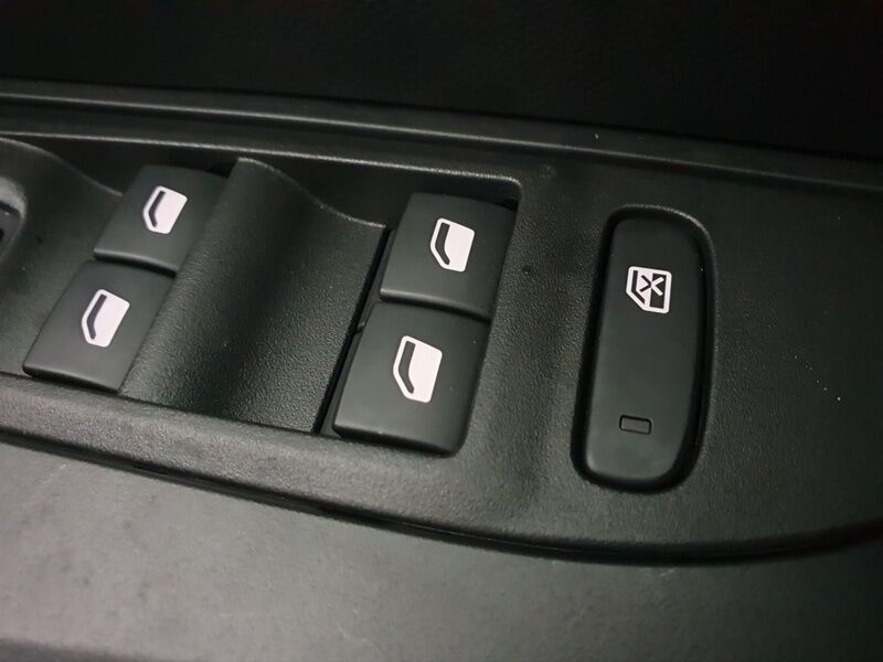 More views of Peugeot 2008