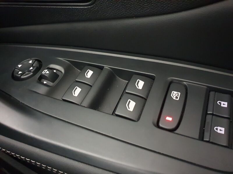 More views of Peugeot 308