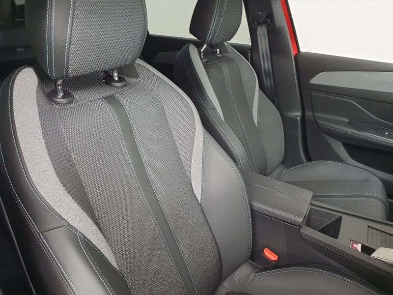 More views of Peugeot 308