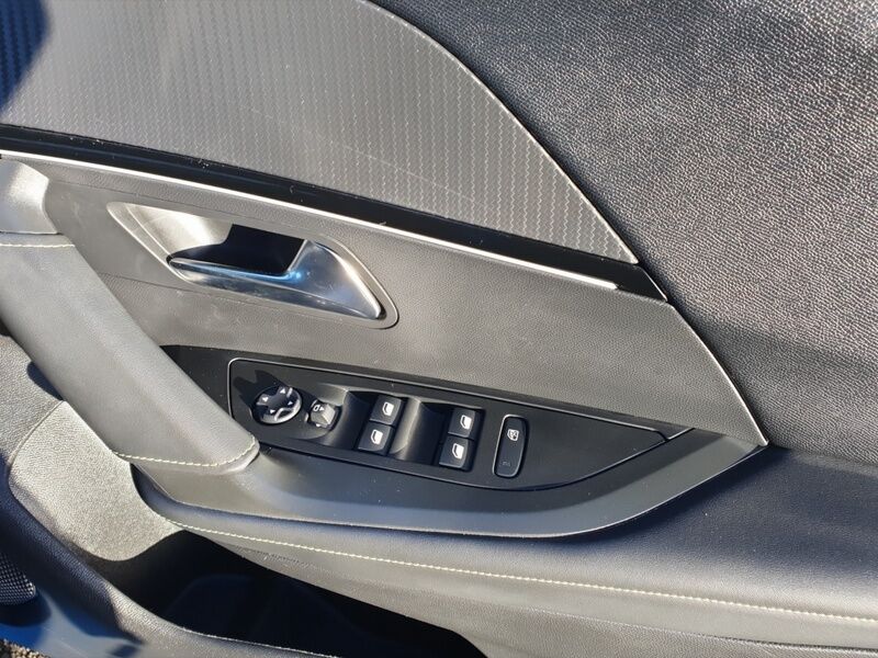 More views of Peugeot 2008