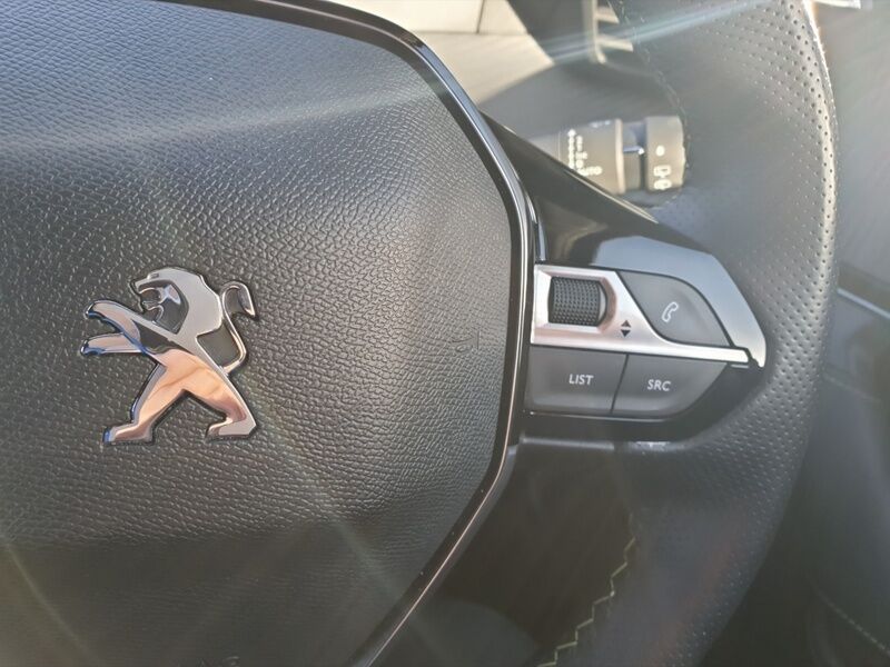 More views of Peugeot 2008