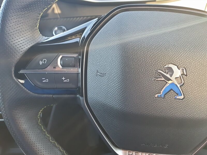 More views of Peugeot 2008