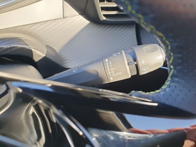 More views of Peugeot 2008