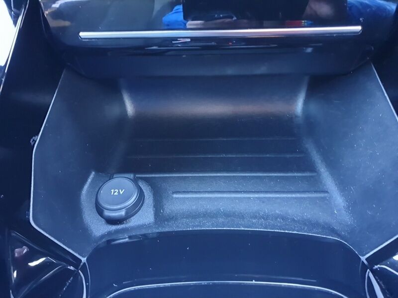 More views of Peugeot 2008