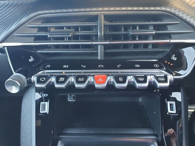 More views of Peugeot 2008