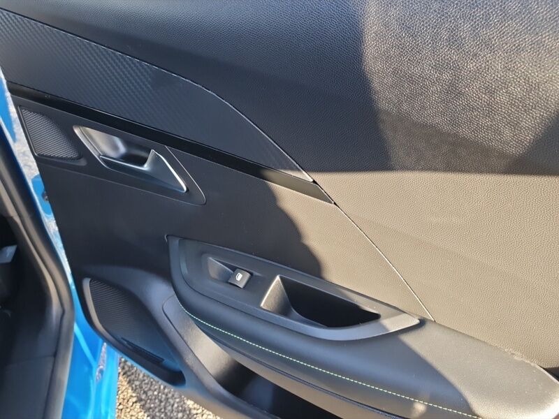 More views of Peugeot 2008