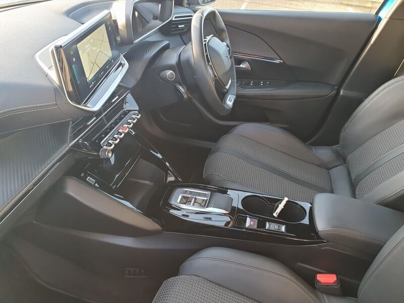 More views of Peugeot 2008