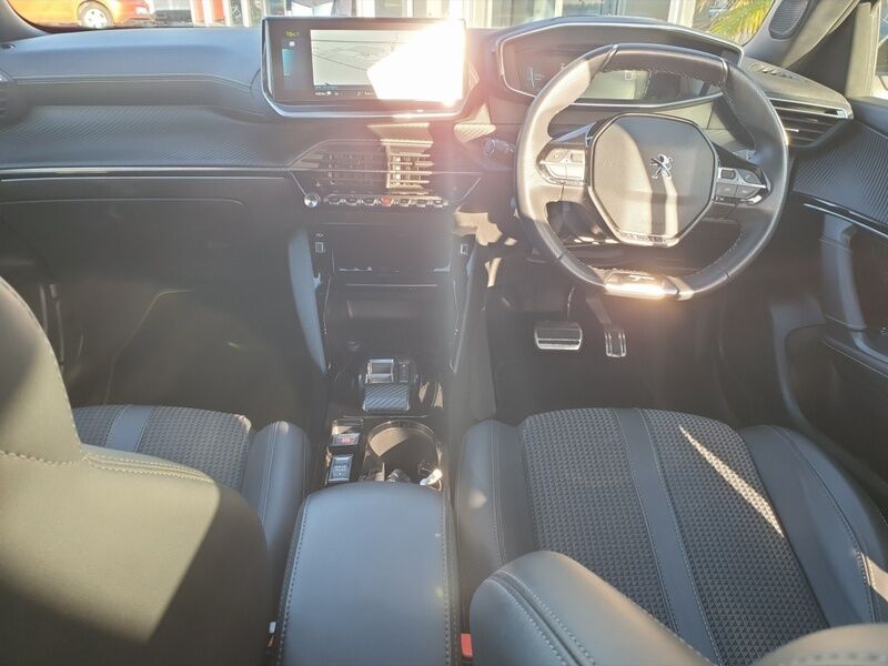 More views of Peugeot 2008