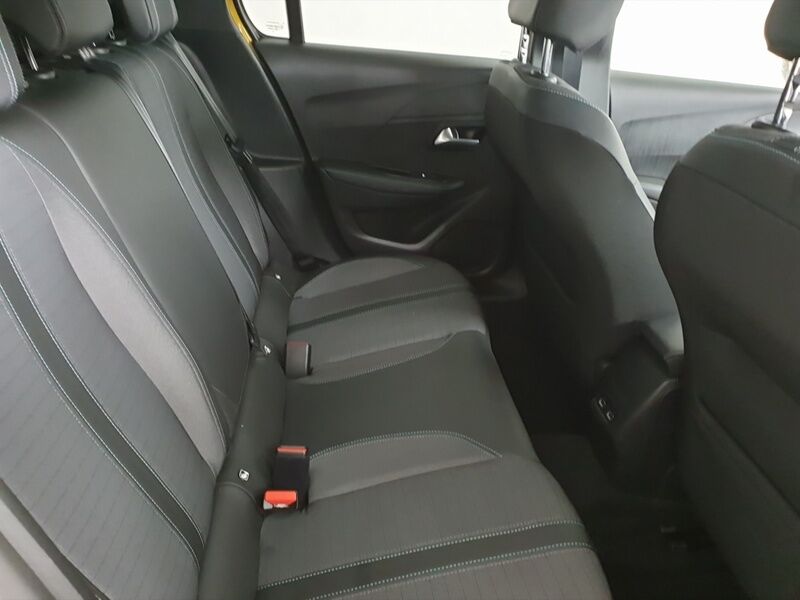 More views of Peugeot 208