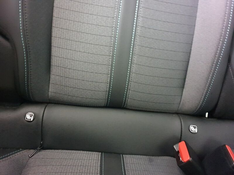 More views of Peugeot 208